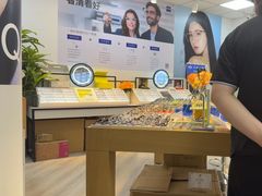 -天空之镜眼镜店蔡司依视路配镜授权零售店(望京颐堤港店)