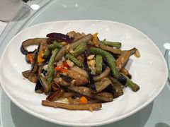 茄子烧豆角-阿瓦山寨·湘菜现炒·剁椒鱼头王(咸阳总店)