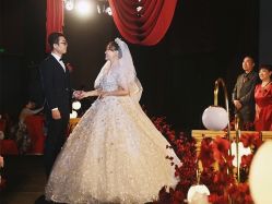 点击看大图 -Renee芮亦婚纱