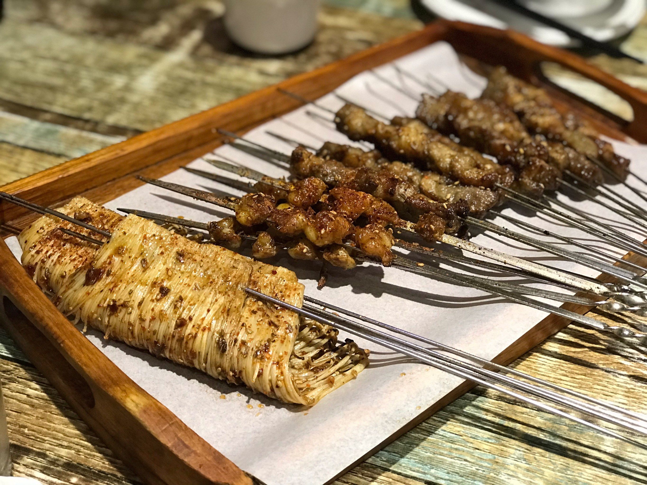 春花秋月何时了,啤酒脏腰小烧烤