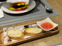 餐前面包+番茄蒜蓉酱-Mezomd曼索蒂西班牙餐厅(广粤店)