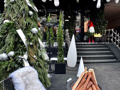 -W COLLECTIVE  DESSERT SHOP