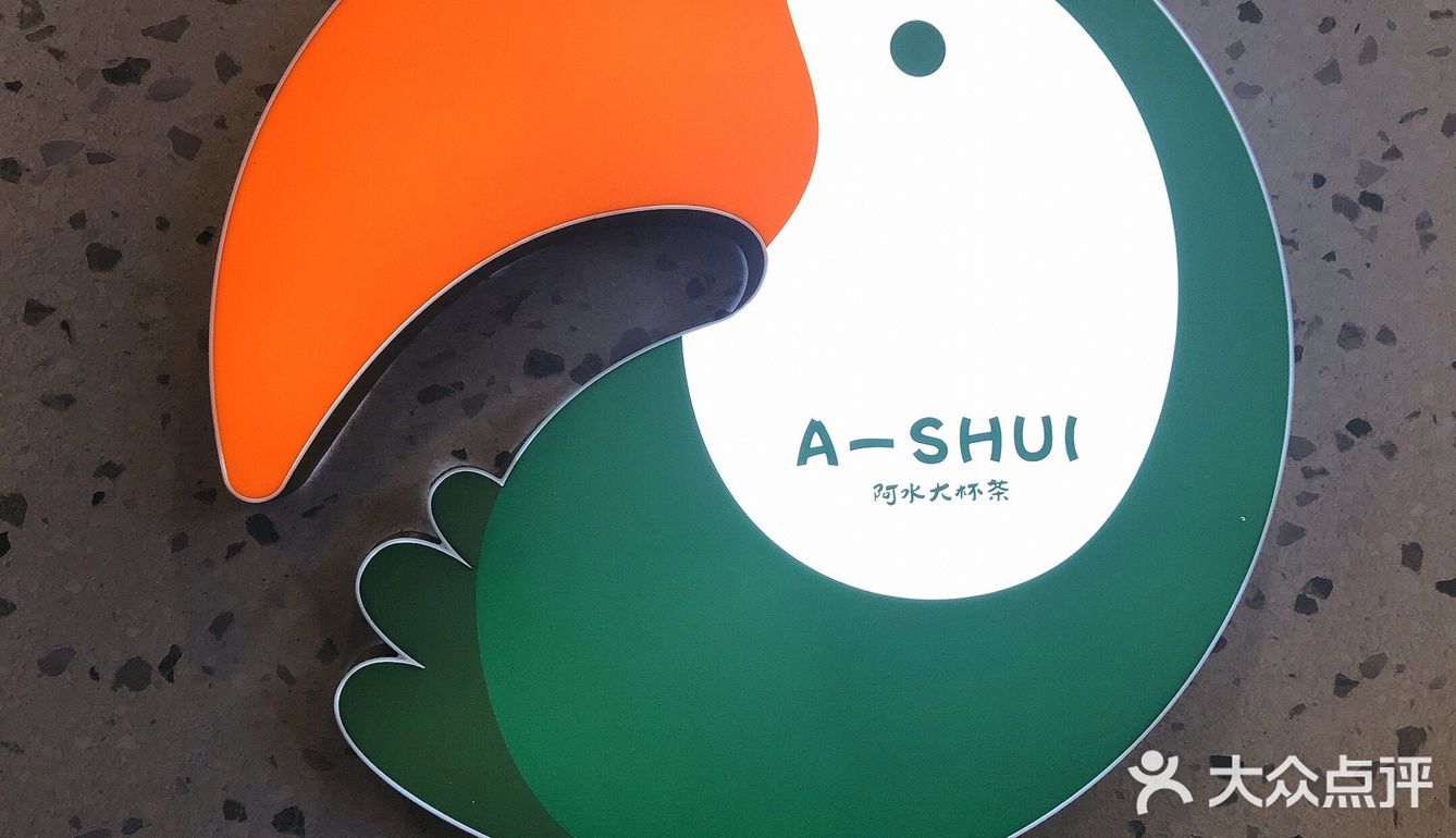 打卡大明湖边的大杯茶