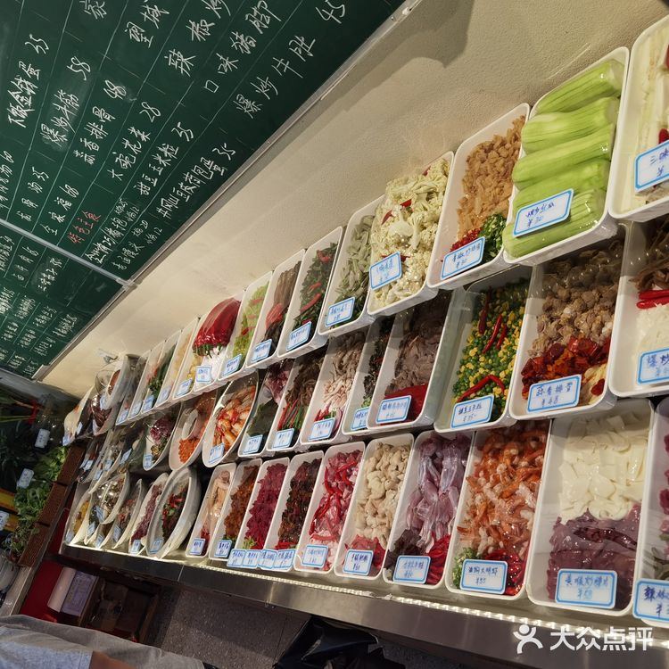 对大众点评官十分友好，赠送了爽口冰粉和黄金豆沙饼