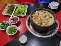-南渝食府.墨脱石锅松茸鸡