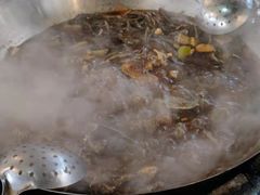 柴锅炖水库鱼-姥家大锅台水库渔家