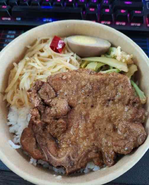 饭爵中式便当(至尊钻石店)-"新开店福利多多,中午工作餐叫的外卖!