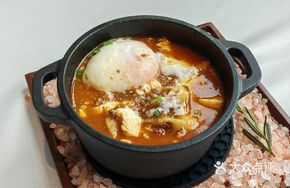 Sichuan-Style Wagyu Beef Sauce with Shell Pasta