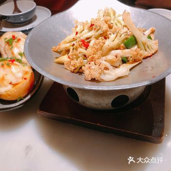 值得推荐：绿茶饼，蛋黄鸡翅 「芝士土豆」一开始吃上去
