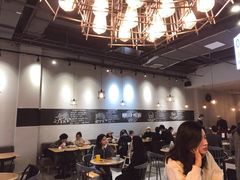 大堂-HELLO 27 意面·沙拉·帕尼尼