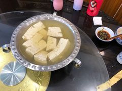 -石磨豆花家常菜·牦牛排土火锅
