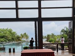 -亚龙湾喜来登·美景台大堂吧