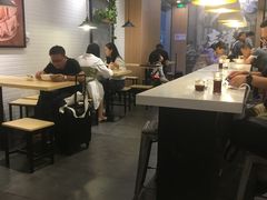 大堂-吉祥馄饨(虹桥火车站店)