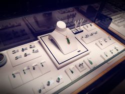 -北京七彩云南翡翠珠宝旗舰店(月坛店)