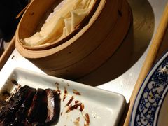 烙馍卷肘子-老浒记烤鸭-北京菜(琉璃厂店)