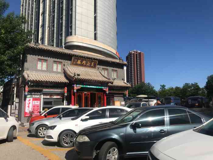 美玲拉面在解放南路和郁江道交口西北侧这家店已经开了很多年了其实