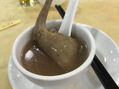 土茯苓鸽子汤-一煲鸽