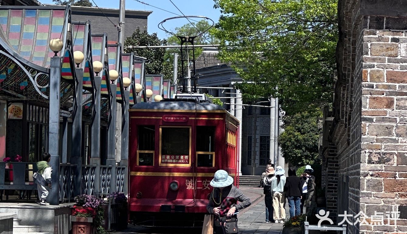 属于小镇咖啡馆的春和景明