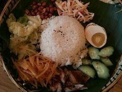 -月亮眼花园餐厅书吧酒吧