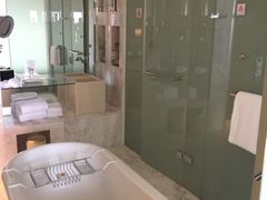 -上海滴水湖皇冠假日酒店