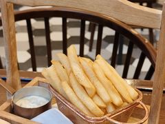 炸薯条配黑松露酱-THE PRESS(申报馆店)