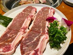 澳洲谷饲落雪三骨牛仔骨-石頭記榴莲烤肉(万达金街店)