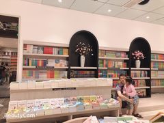 -钟书阁(群光广场店)