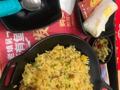 黄金蛋炒饭-老娘舅(苏州中心大道西大润发店)