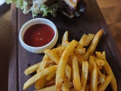 -LESCEDARS Brasserie Bistro香柏树