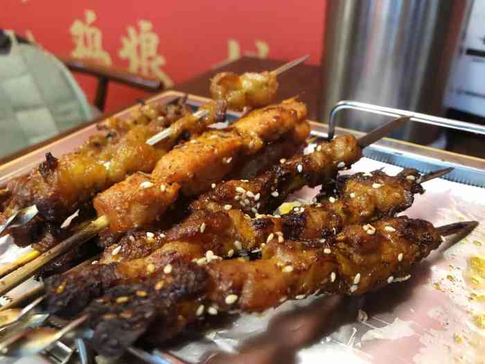 得劲儿焖烤肉串-"[薄荷]环境:环境还不错呐～来的晚,晚上.