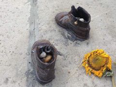 -多瑙河畔鞋履雕塑