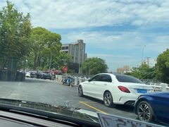 -上海星瀚奔驰4S店(红柳路店)