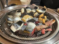 -围炉肉舍•炭烤活鳗•丹东海鲜烤肉(步行街店)