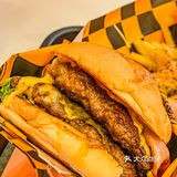 没想到东山口有家超出片美式复古汉堡店