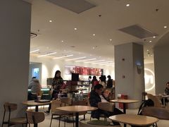 大堂-星巴克臻选(上海淮海百盛购物中心店)