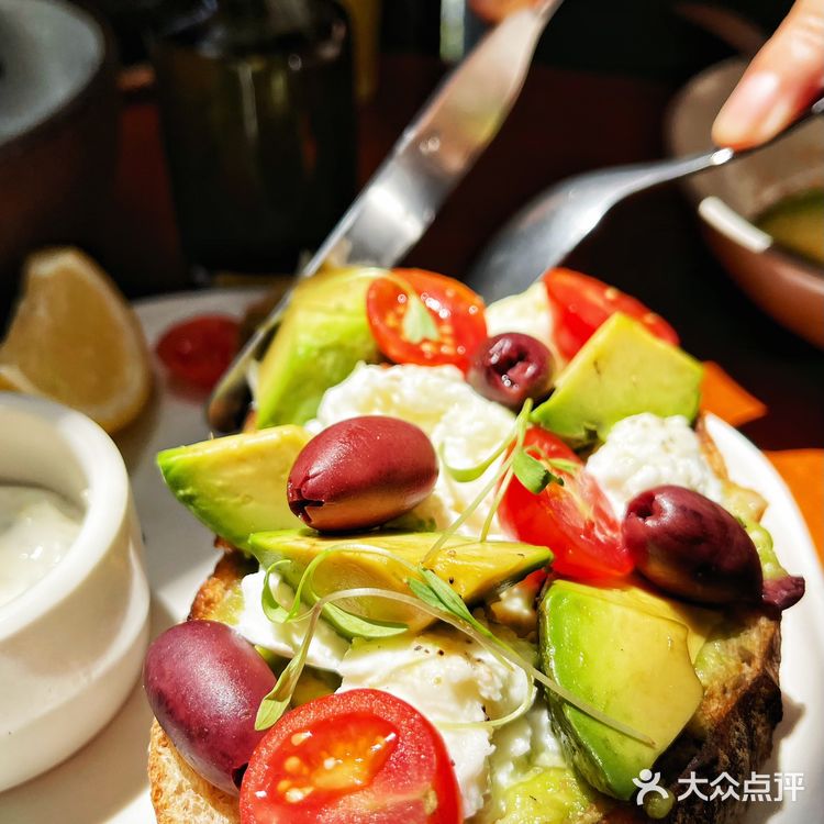 福州这家日餐&夜酒的美式餐吧 烤乳鸽好吃炸了!