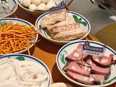 -刘姐啤酒鱼民族演艺餐厅(西街总店)