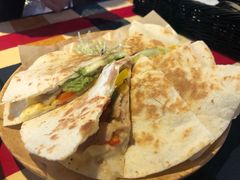 牛油果鸡肉芝士饼-遇见西木美式餐厅(体育路店)
