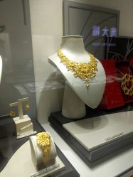 -周大福 CHOW TAI FOOK(新世界百货崇文店)