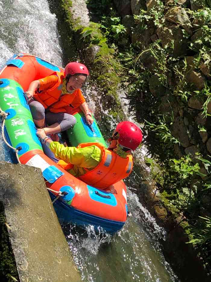 荷花山漂流-"在安吉漂流点有很多,为何选择荷花山漂流,.