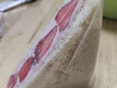 草莓三明治-Fruwich果明治(西单更新场店)
