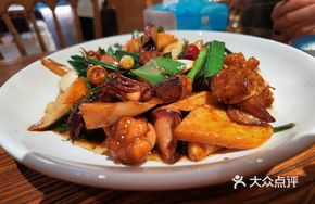 Stir-fried Garlic and Water Chestnut with Gūjī