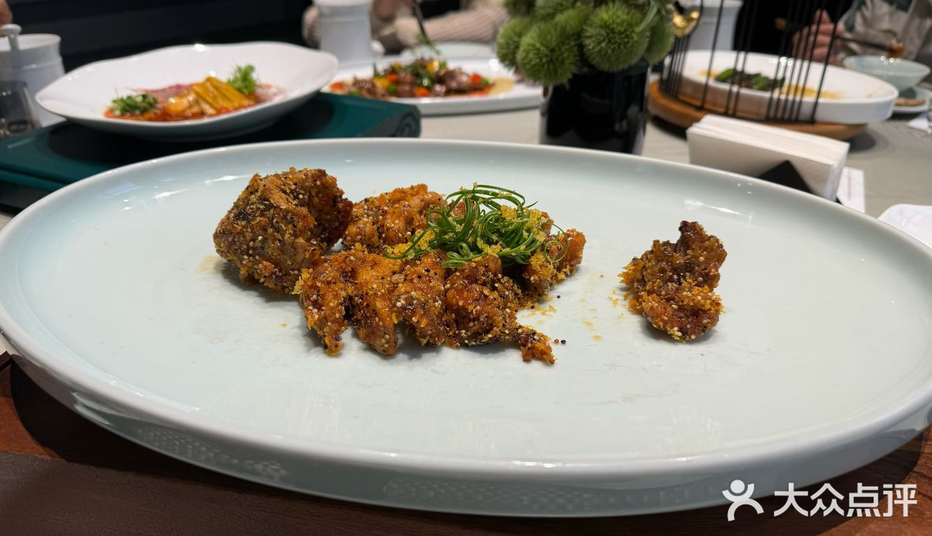现代风尚餐厅体验-何世榴自贡私房菜