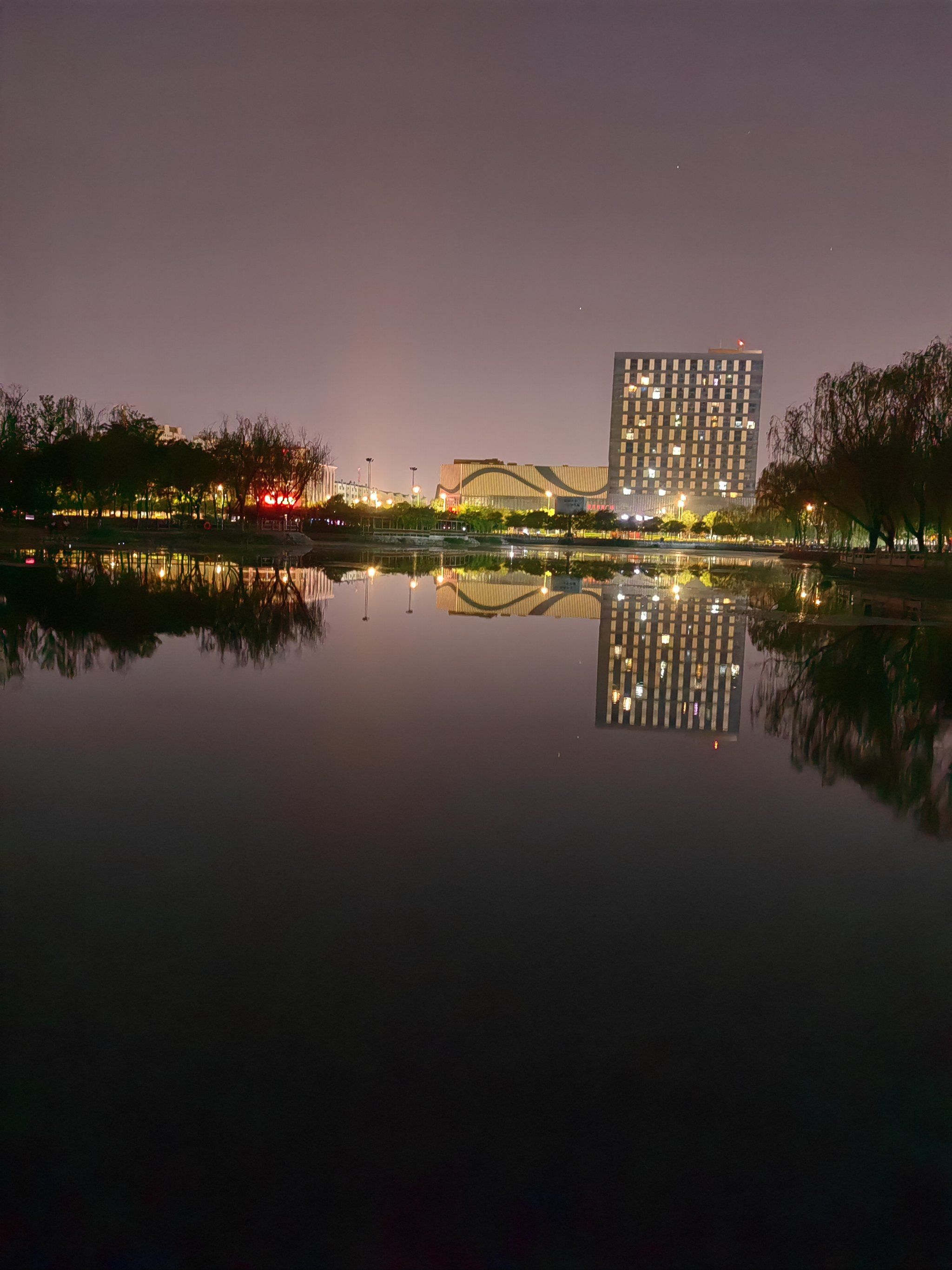 凌晨的银川夜景#丽景湖公园