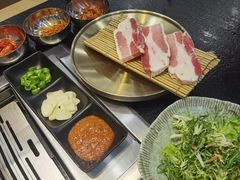 -臻牛烤肉