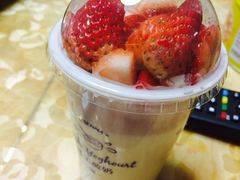 草莓酸奶-罗森尼娜(德思勤店)