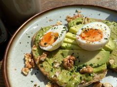 牛油果煮蛋吐司-RAC BAR(安福路店)