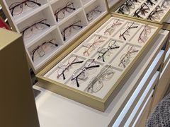 -美式眼镜·授权蔡司.依视路.尼康.豪雅.明月(南翔印象城店)