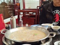 -老来福·非遗酸汤兔(凯旋路店)
