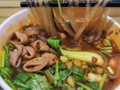 肥肠酸辣粉-郎吞虎咽酸辣粉(第一桥店)